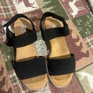 Skechers Black and Tan Memory Foam Sandals